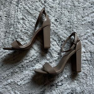 Steve Madden Tan/Creme strappy heel size 8